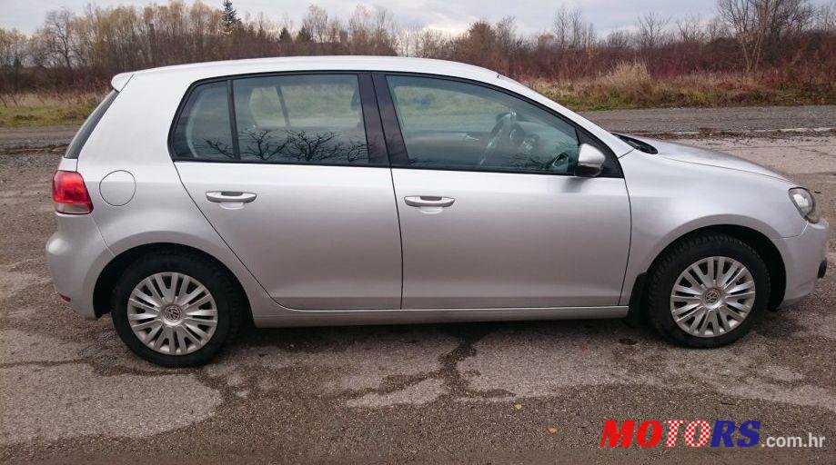 2010' Volkswagen Golf VI 1,6 Tdi photo #3