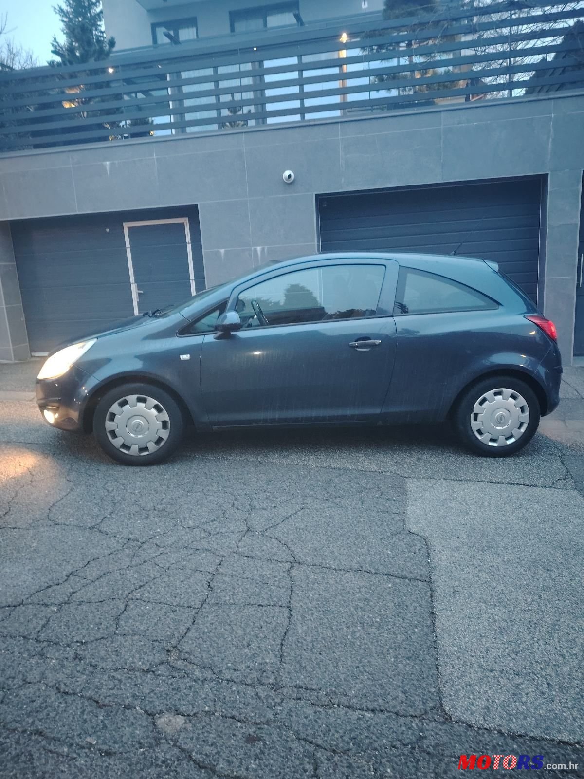 2010' Opel Corsa 1,2 16V 17 photo #1