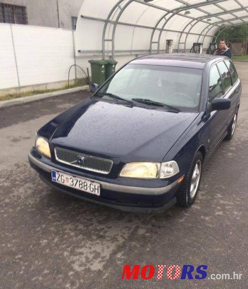 1998' Volvo V40 1,9 Td photo #1