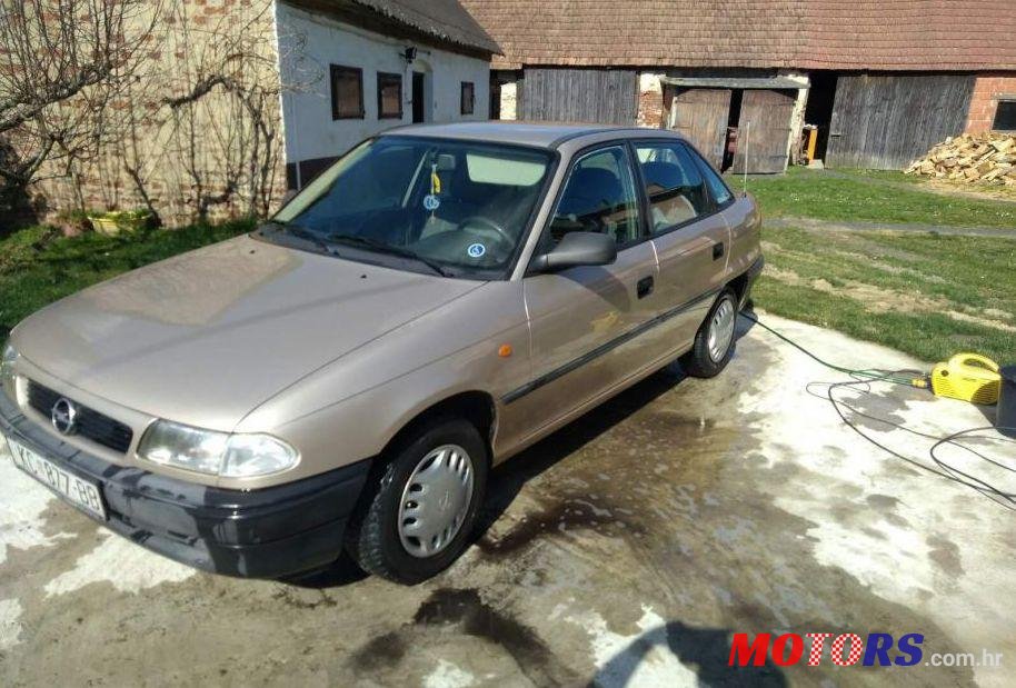 2002' Opel Astra 1,4 photo #1