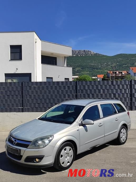 2006' Opel Astra Karavan photo #4