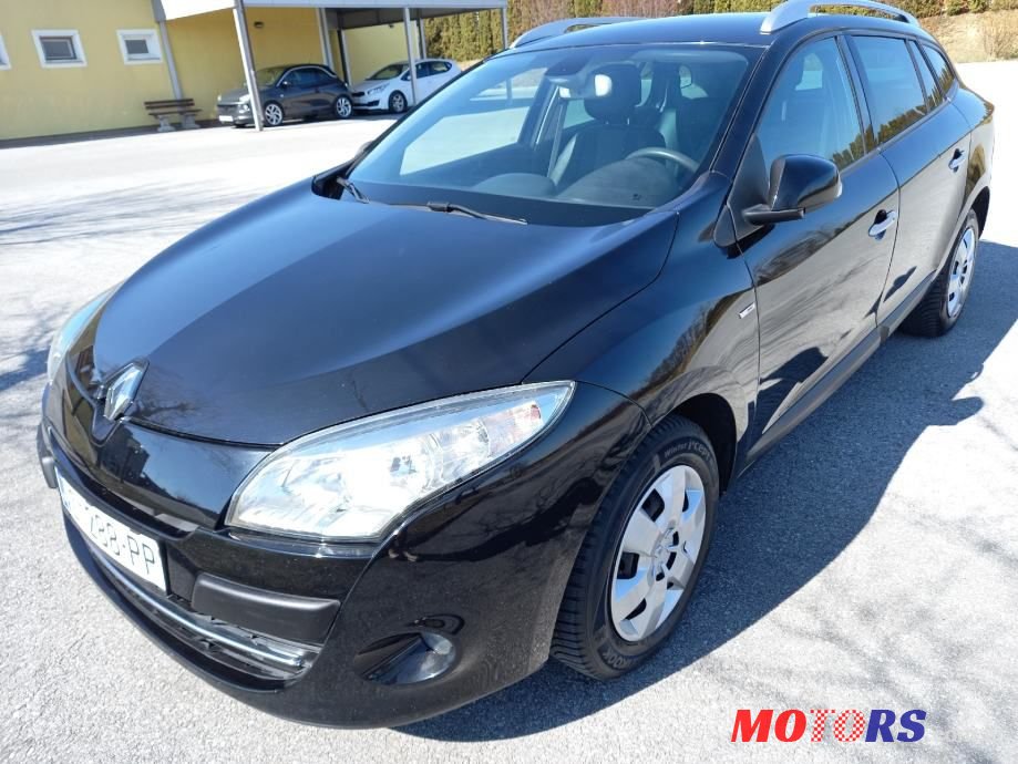 2011' Renault Megane Grandtour photo #3