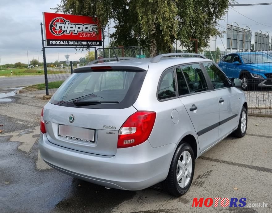 2012' Skoda Fabia Combi photo #6