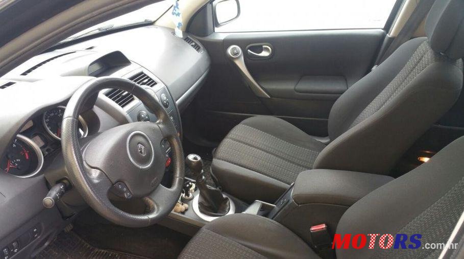 2006' Renault Megane Grandtour 2.0 Dci photo #2