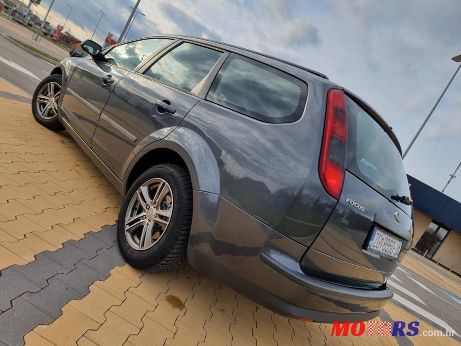 2005' Ford Focus Karavan photo #3