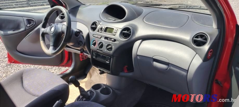 2002' Toyota Yaris 1,0 Vvt-I photo #5