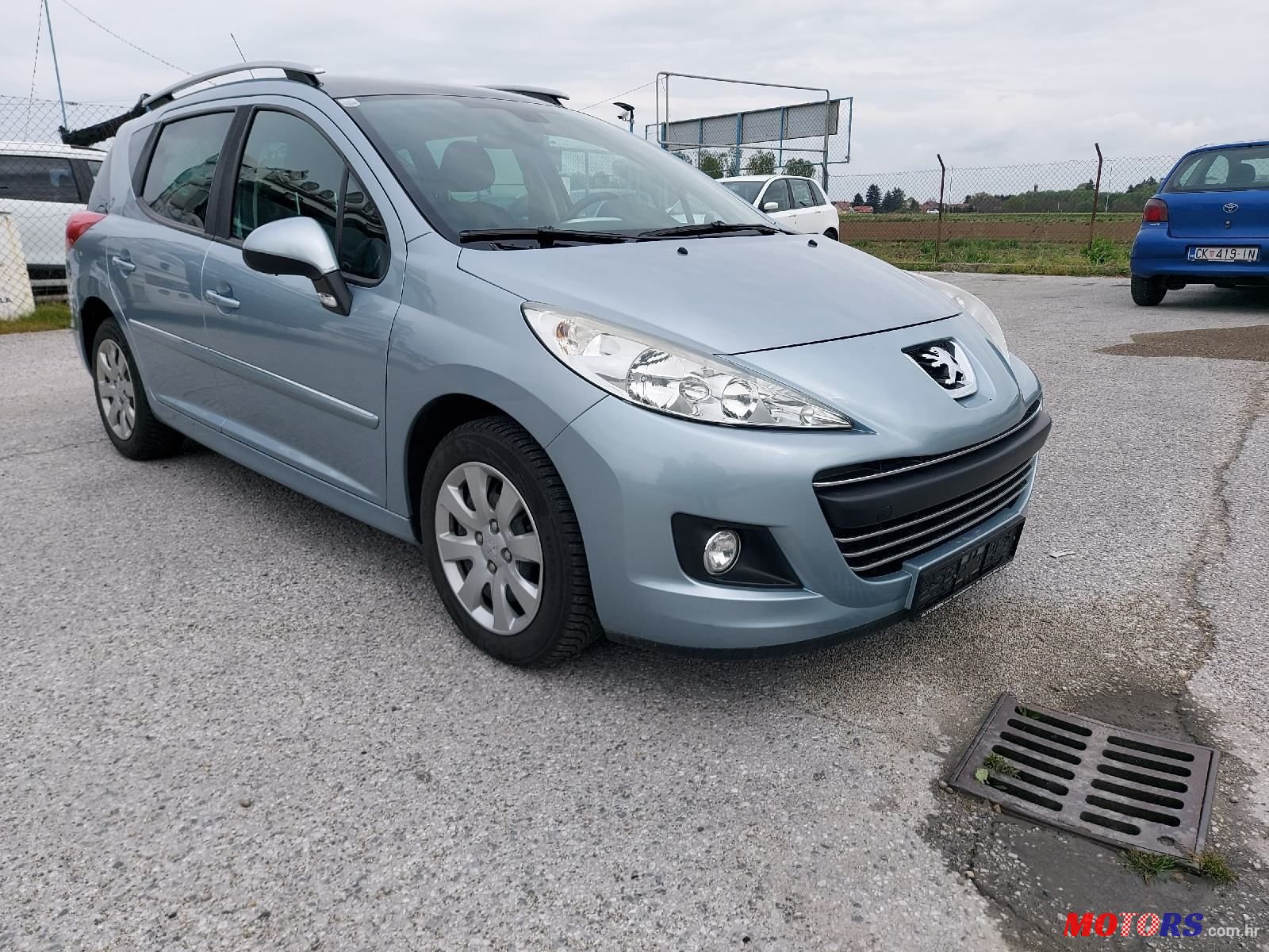 2011' Peugeot 207 Sw photo #1