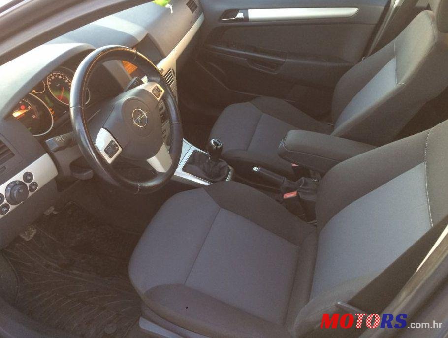2008' Opel Astra 1,7 Cdti photo #3