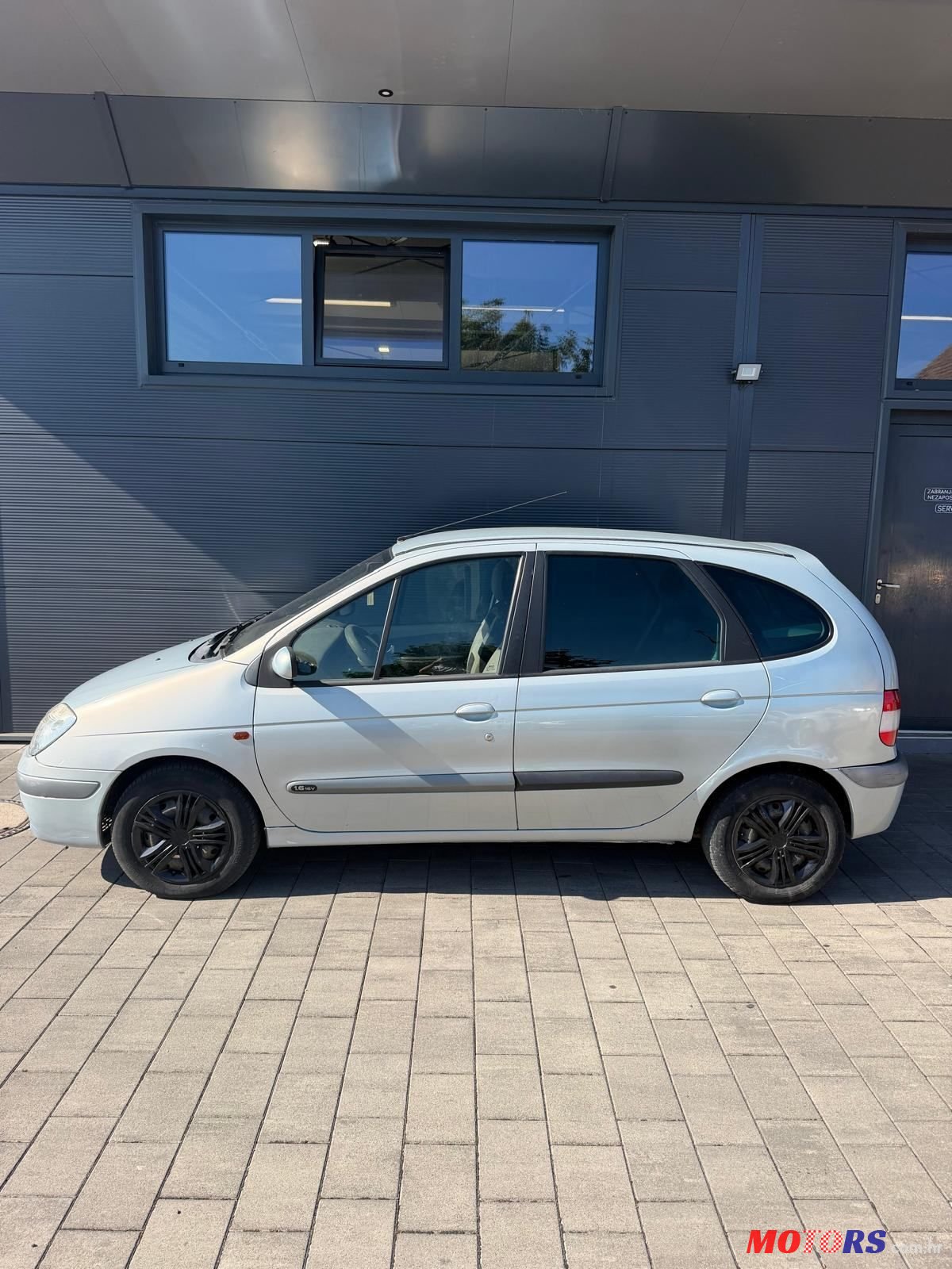 2002' Renault Megane Scenic 1.6 photo #2