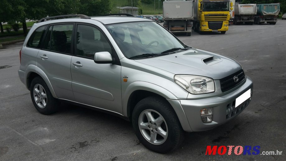 2003' Toyota RAV4 photo #1