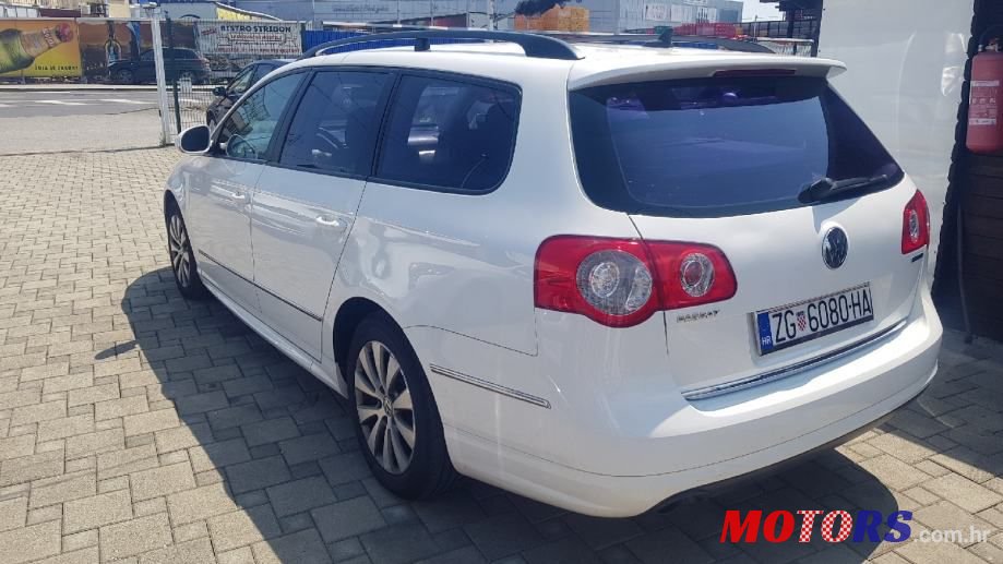 2010' Volkswagen Passat Variant photo #6