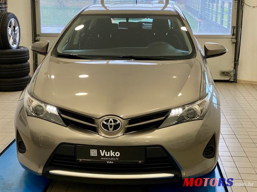 2015' Toyota Auris 1,3 3 Vvt-I photo #1