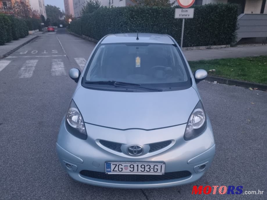 2006' Toyota Aygo 1,4 D-4D photo #2