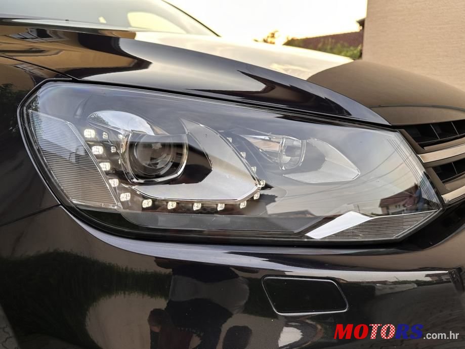 2012' Volkswagen Touareg photo #6