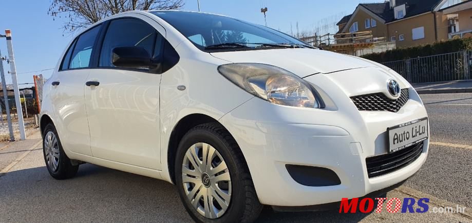 2011' Toyota Yaris photo #1