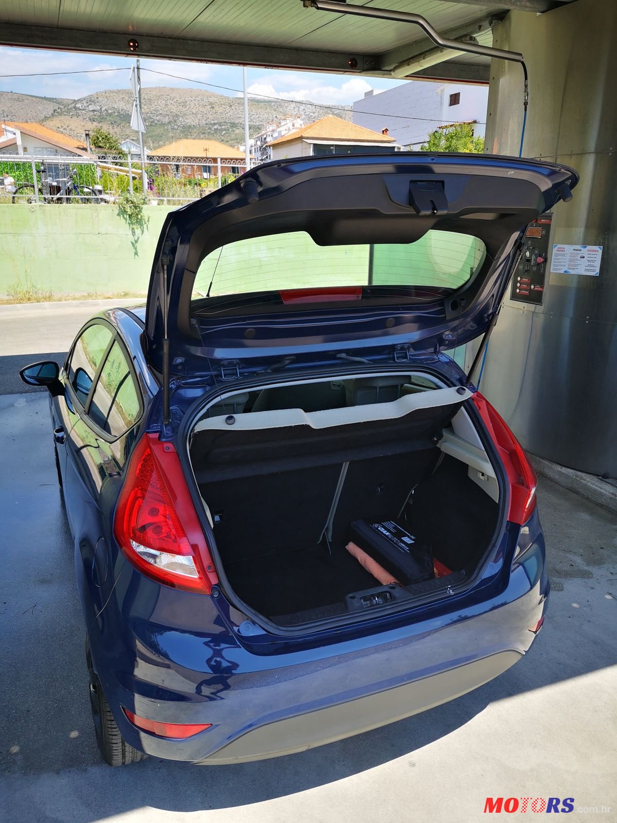 2012' Ford Fiesta photo #4