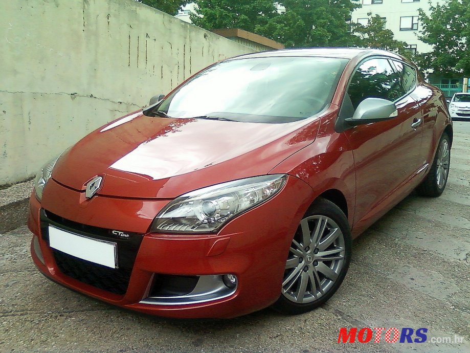 2011' Renault Megane photo #1