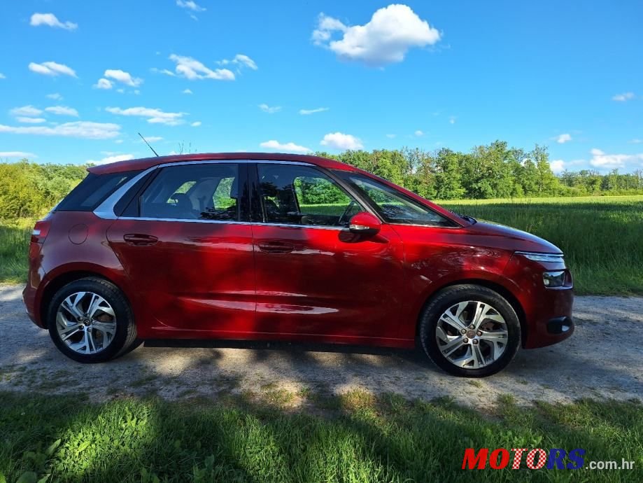 2015' Citroen C4 Picasso photo #2