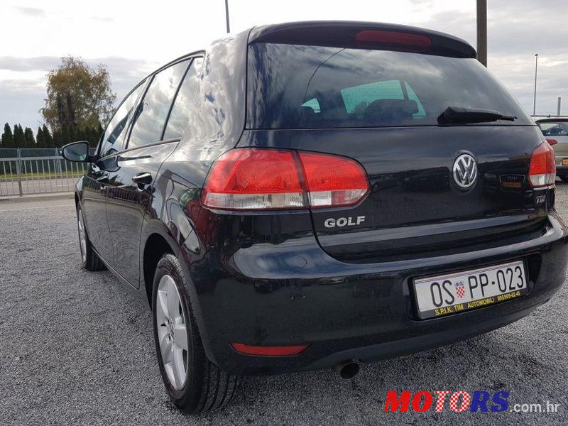 2010' Volkswagen Golf VI 1,6 Tdi photo #2