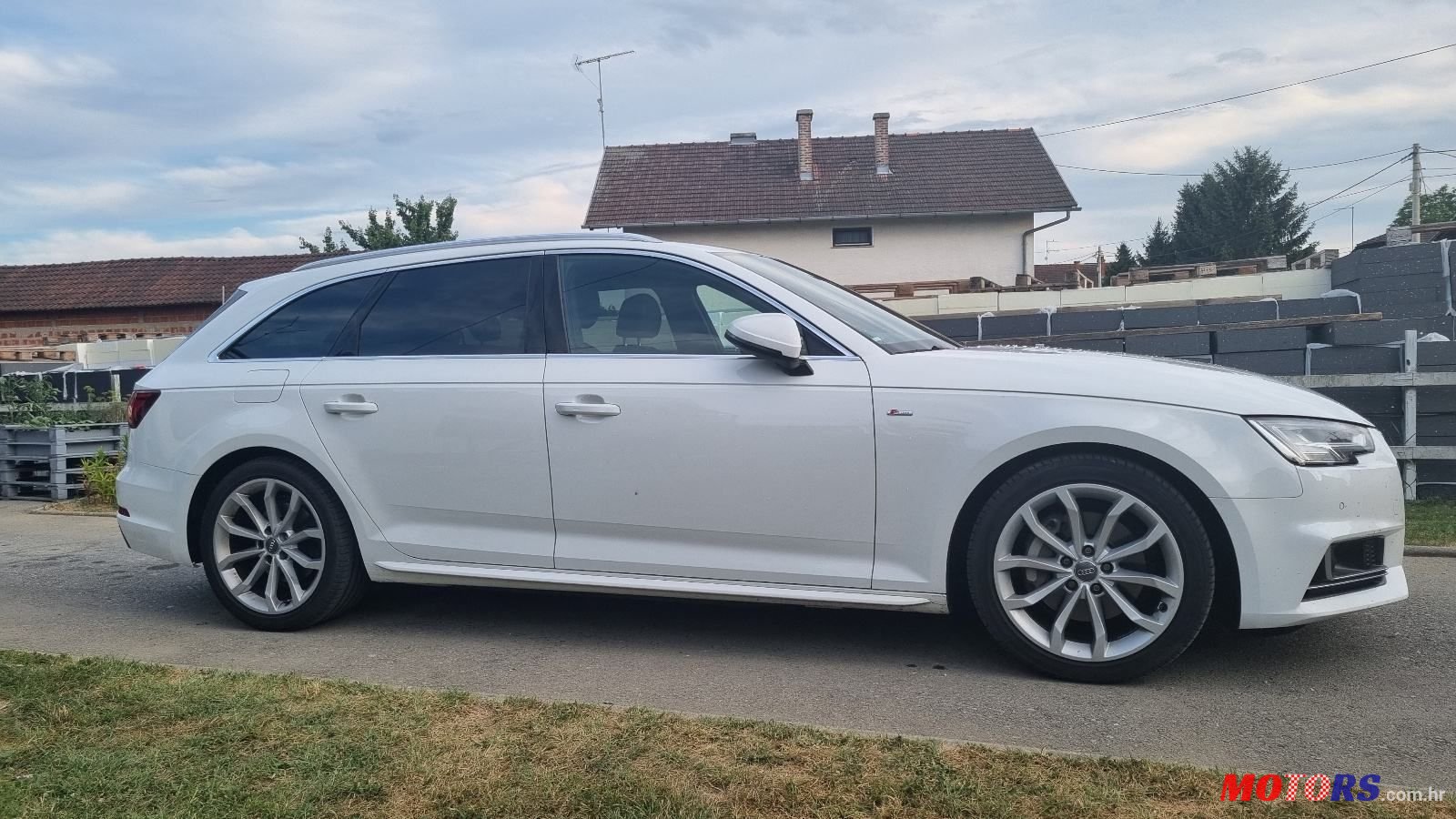 2018' Audi A4 Avant photo #4