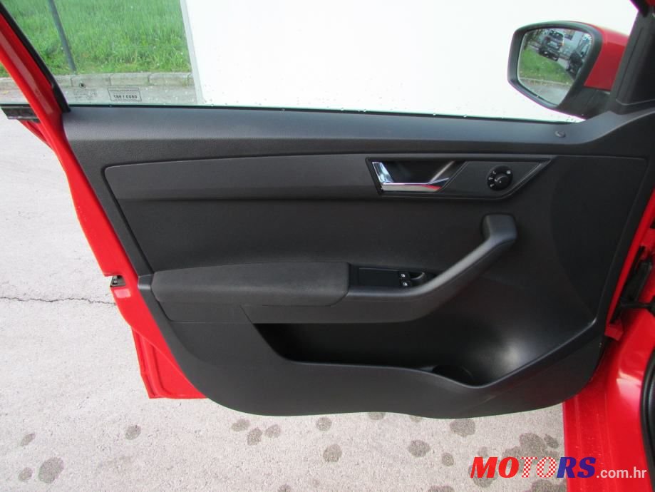 2018' Skoda Fabia Combi photo #5