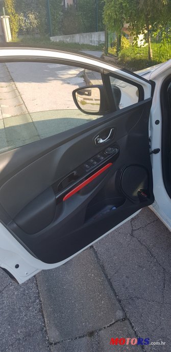 2013' Renault Clio photo #6