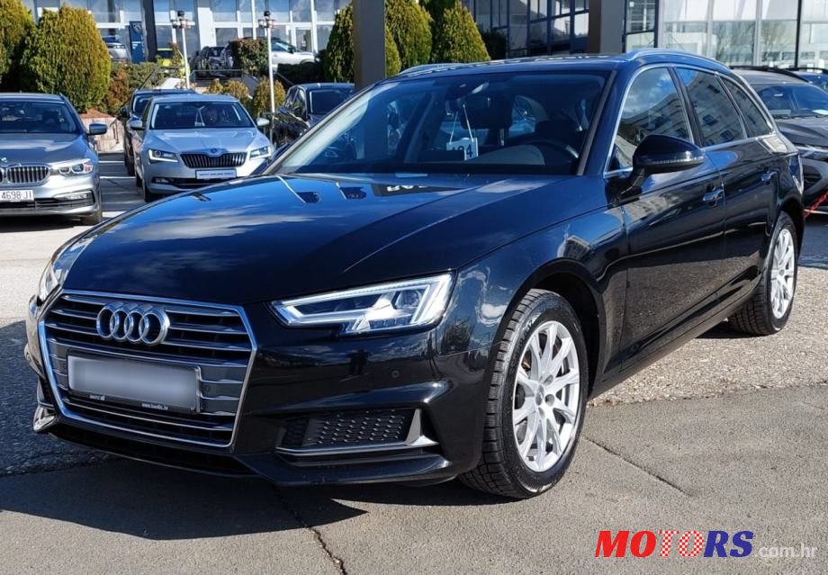 2018' Audi A4 Avant photo #2