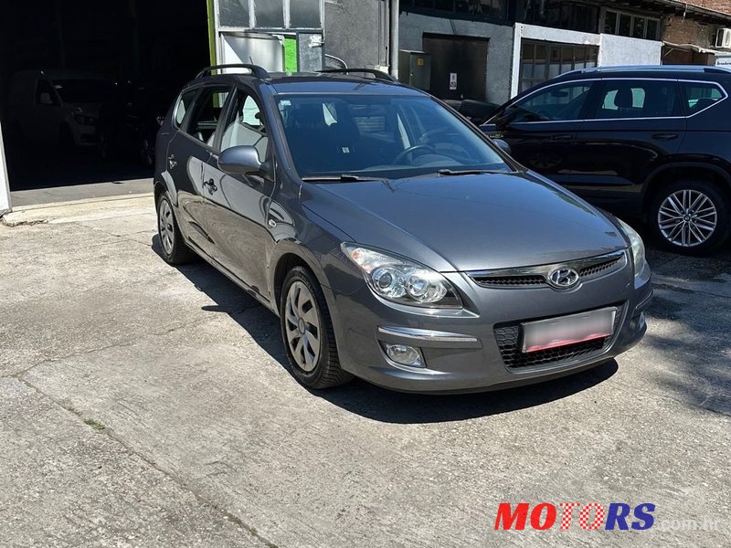 2010' Hyundai i30 Cw photo #2