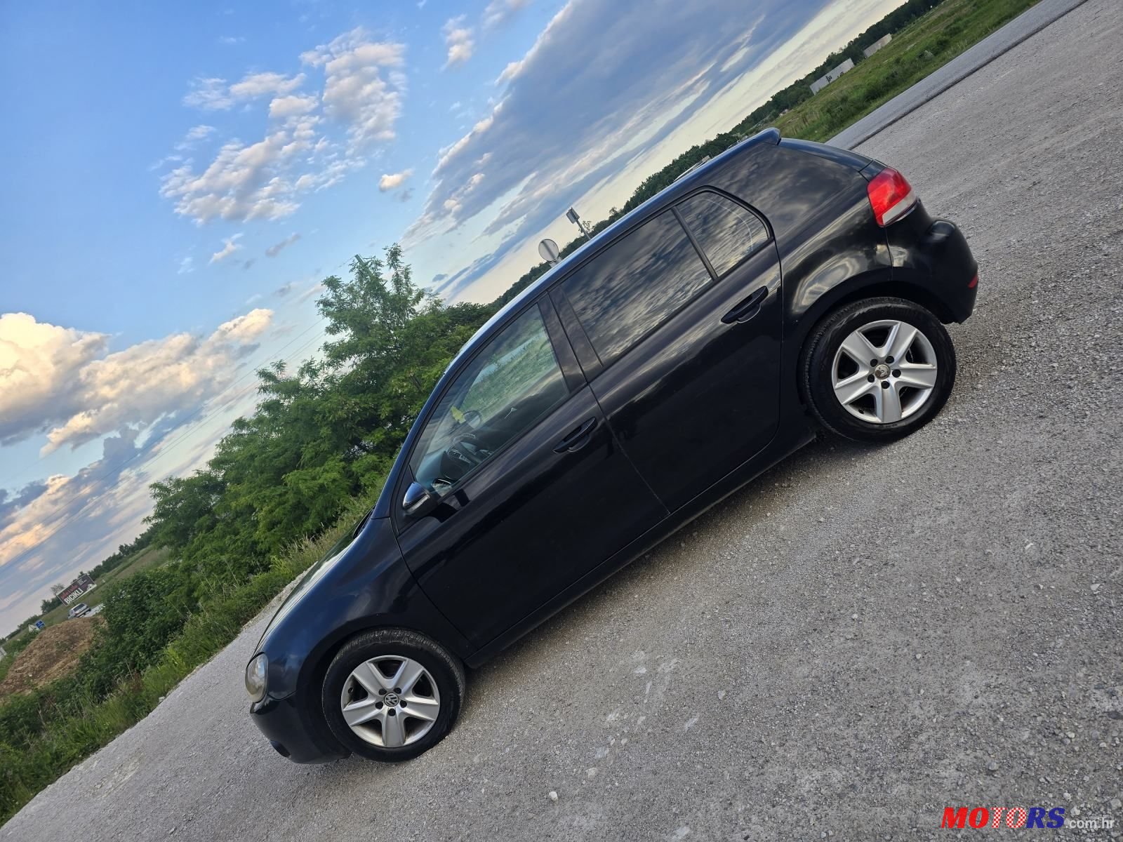 2010' Volkswagen Golf VI 1.6 photo #4