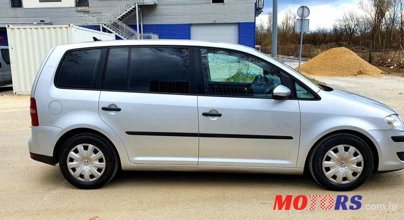 2009' Volkswagen Touran 1,9 Tdi photo #4