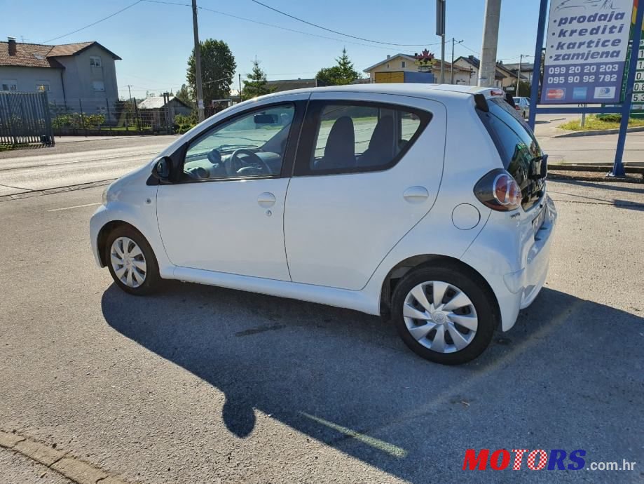 2014' Toyota Aygo photo #5