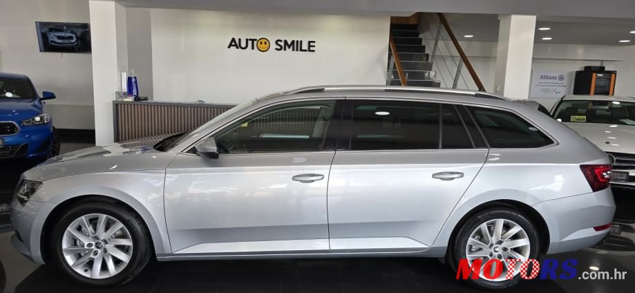 2019' Skoda Superb Combi photo #1