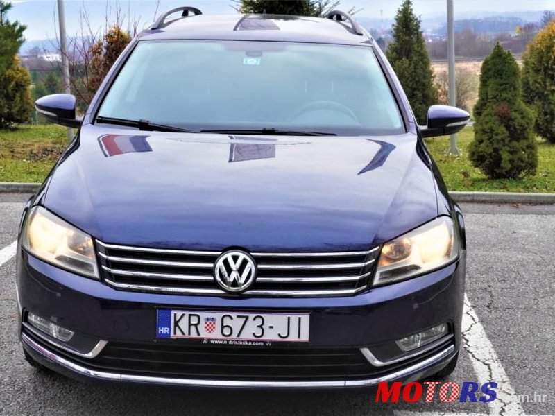 2011' Volkswagen Passat Variant photo #2