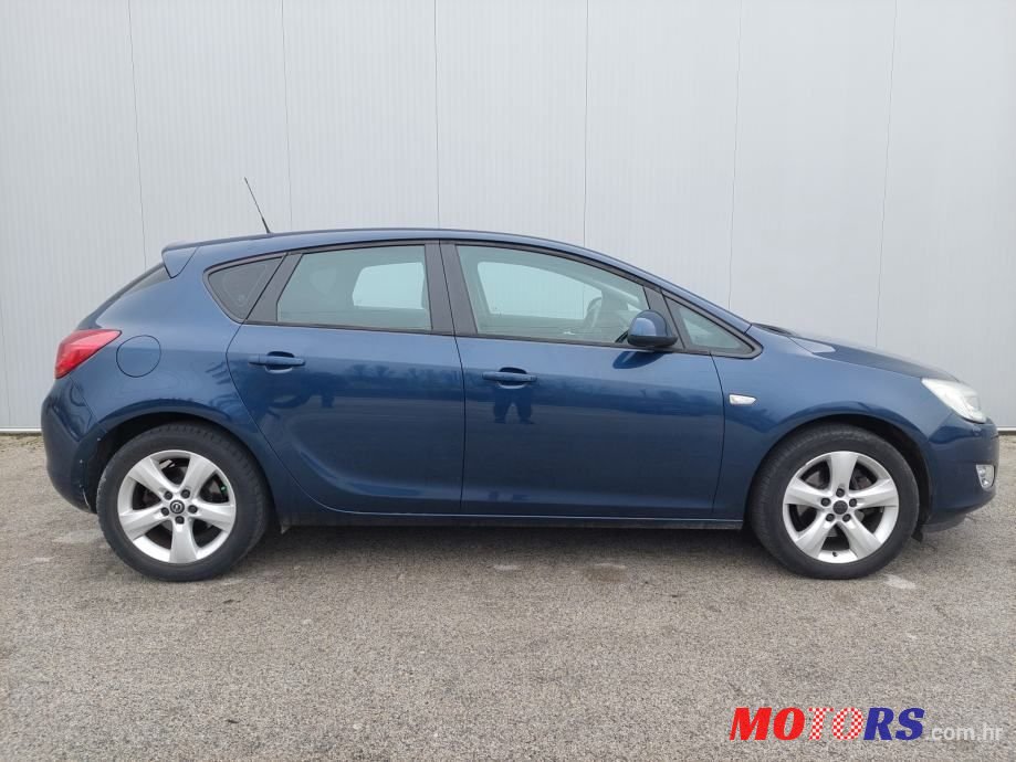 2011' Opel Astra 1,7 Cdti photo #5