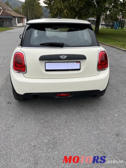 2019' MINI Cooper D photo #5