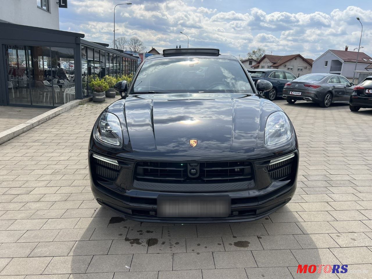 2024' Porsche Macan Panoramic roof photo #1
