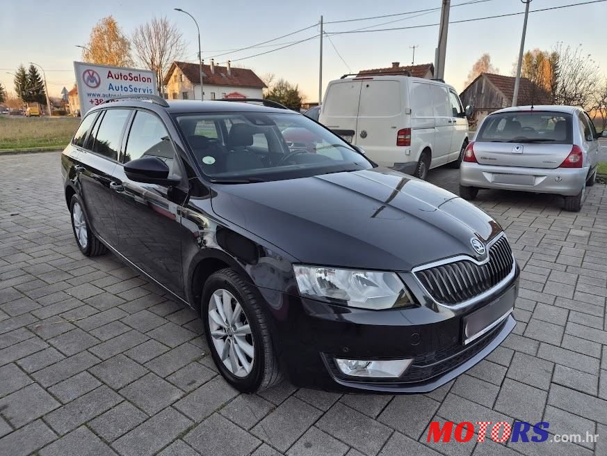 2013' Skoda Octavia Combi photo #2
