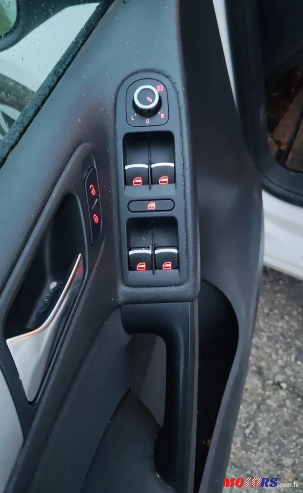 2010' Volkswagen Golf VI 1,6 Tdi photo #5