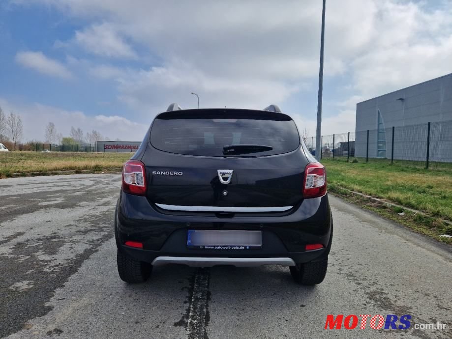 2013' Dacia Sandero photo #6