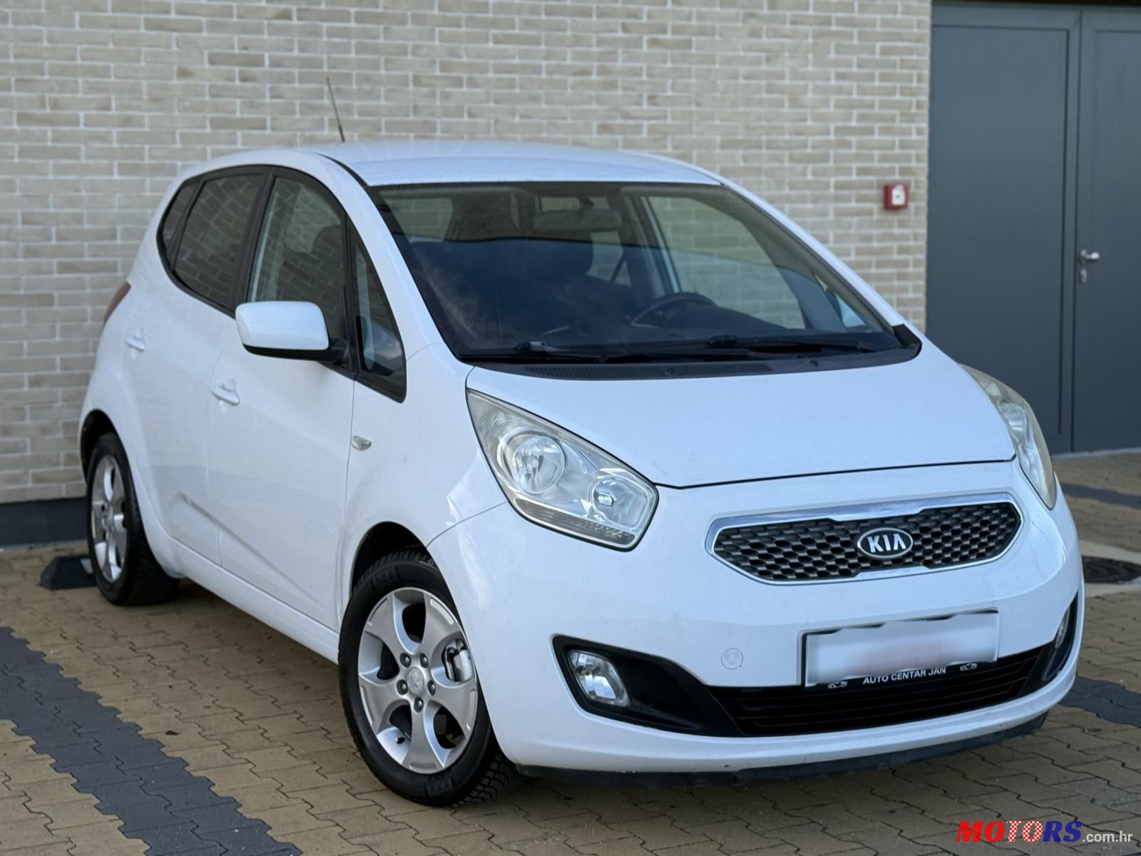 2010' Kia Venga photo #1