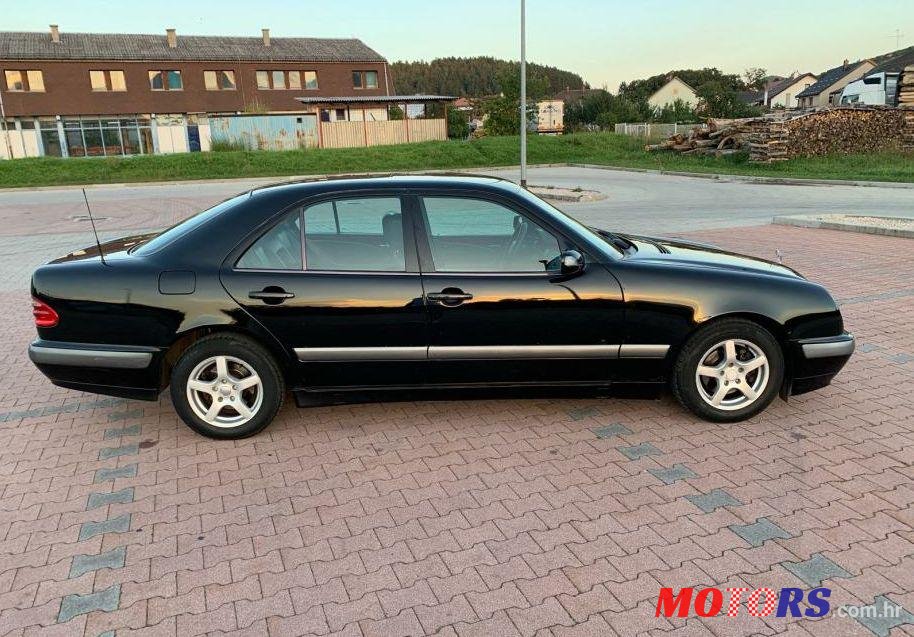 2000' Mercedes-Benz E-Klasa 200 Cdi photo #1