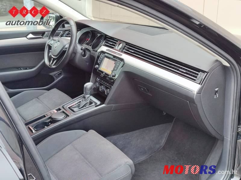 2016' Volkswagen Passat Variant photo #4