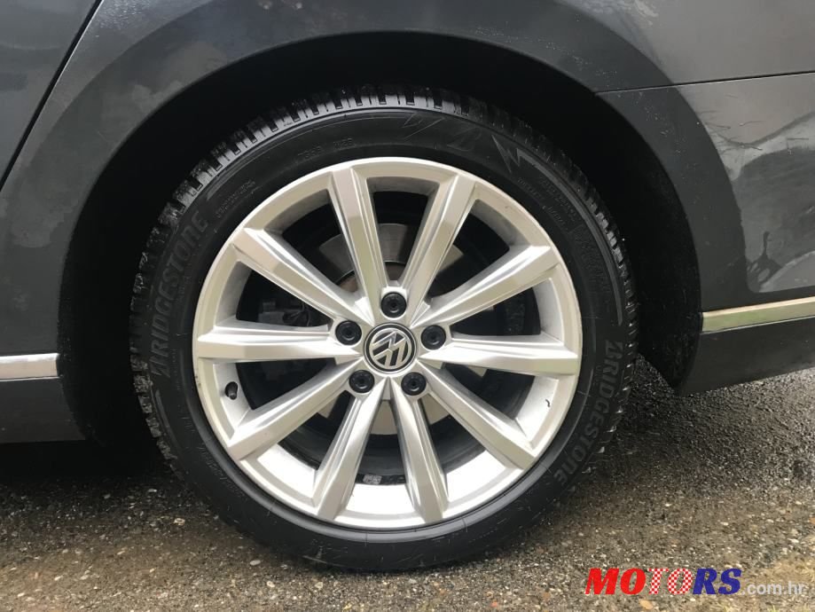 2015' Volkswagen Passat photo #5