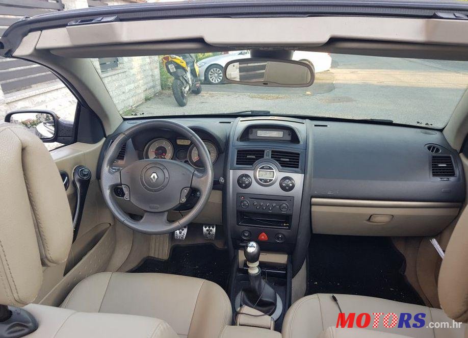 2006' Renault Megane photo #2
