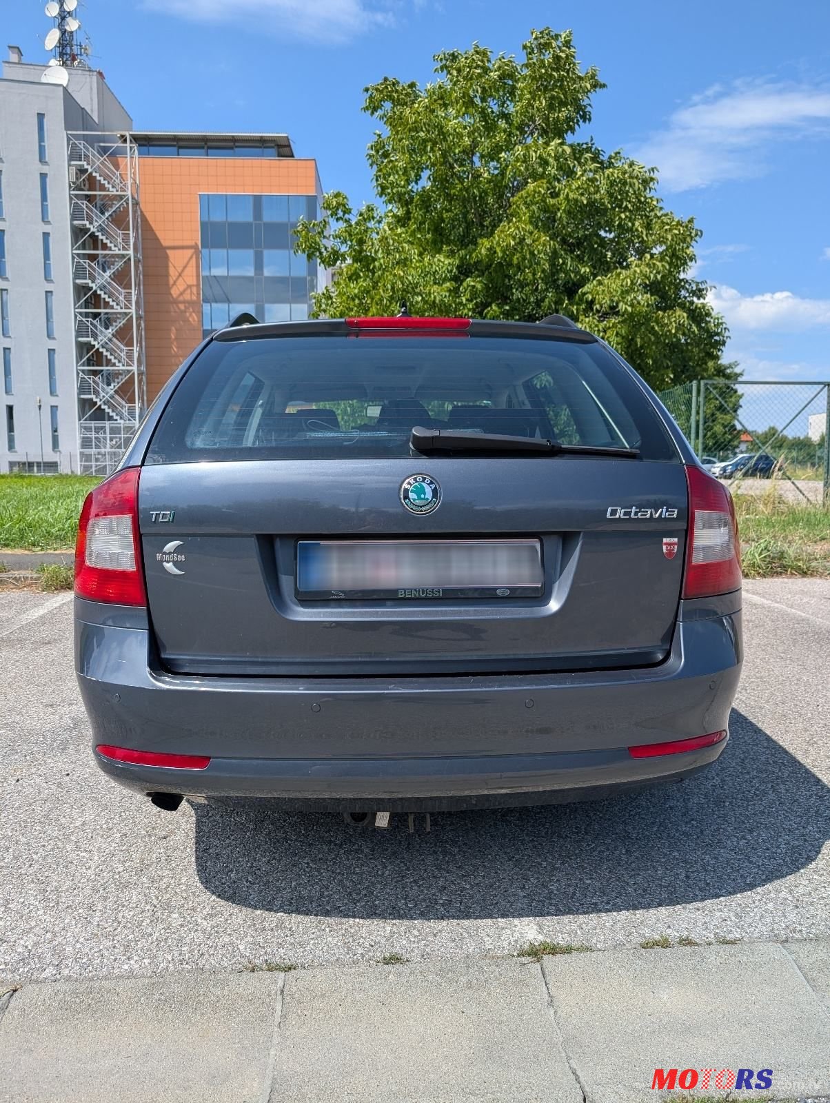 2012' Skoda Octavia Combi photo #3