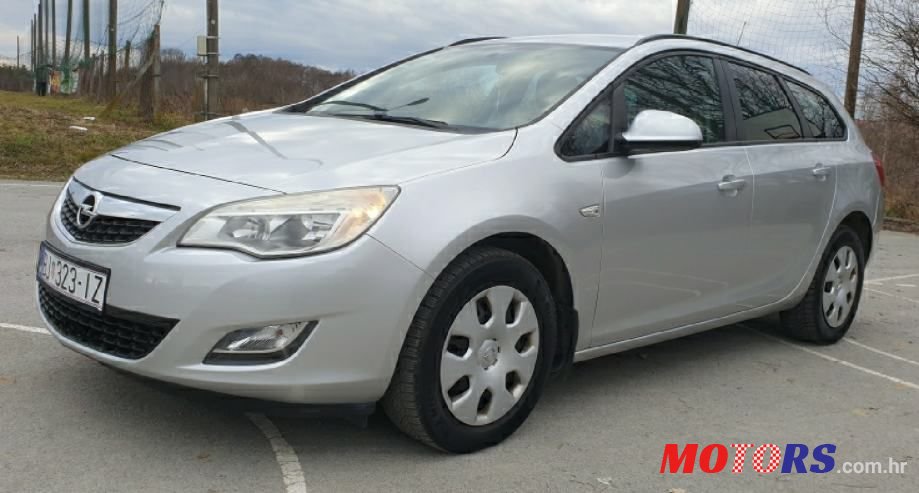 2012' Opel Astra Karavan photo #3