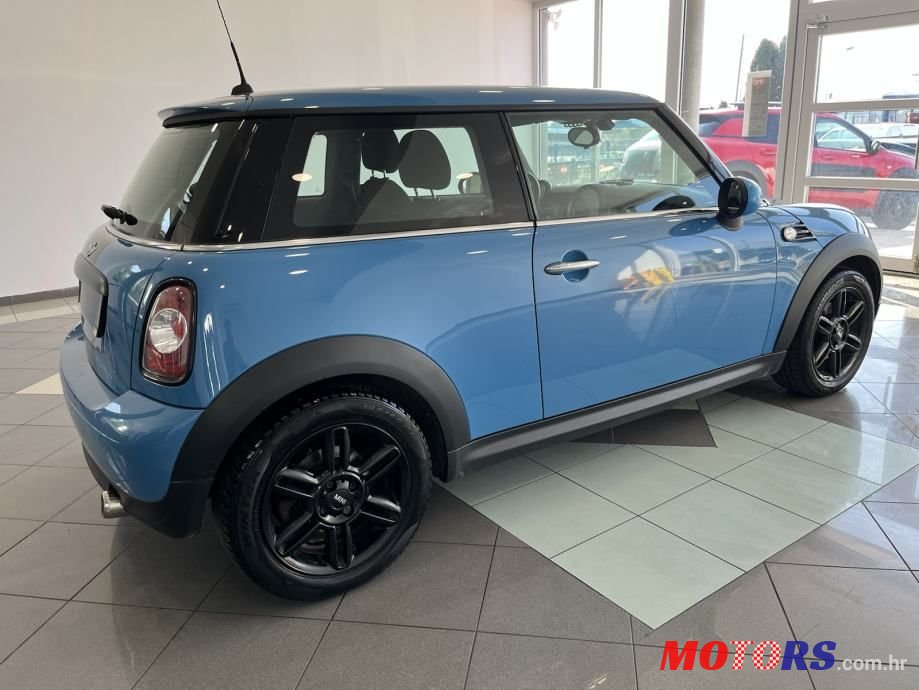 2013' MINI Cooper photo #5