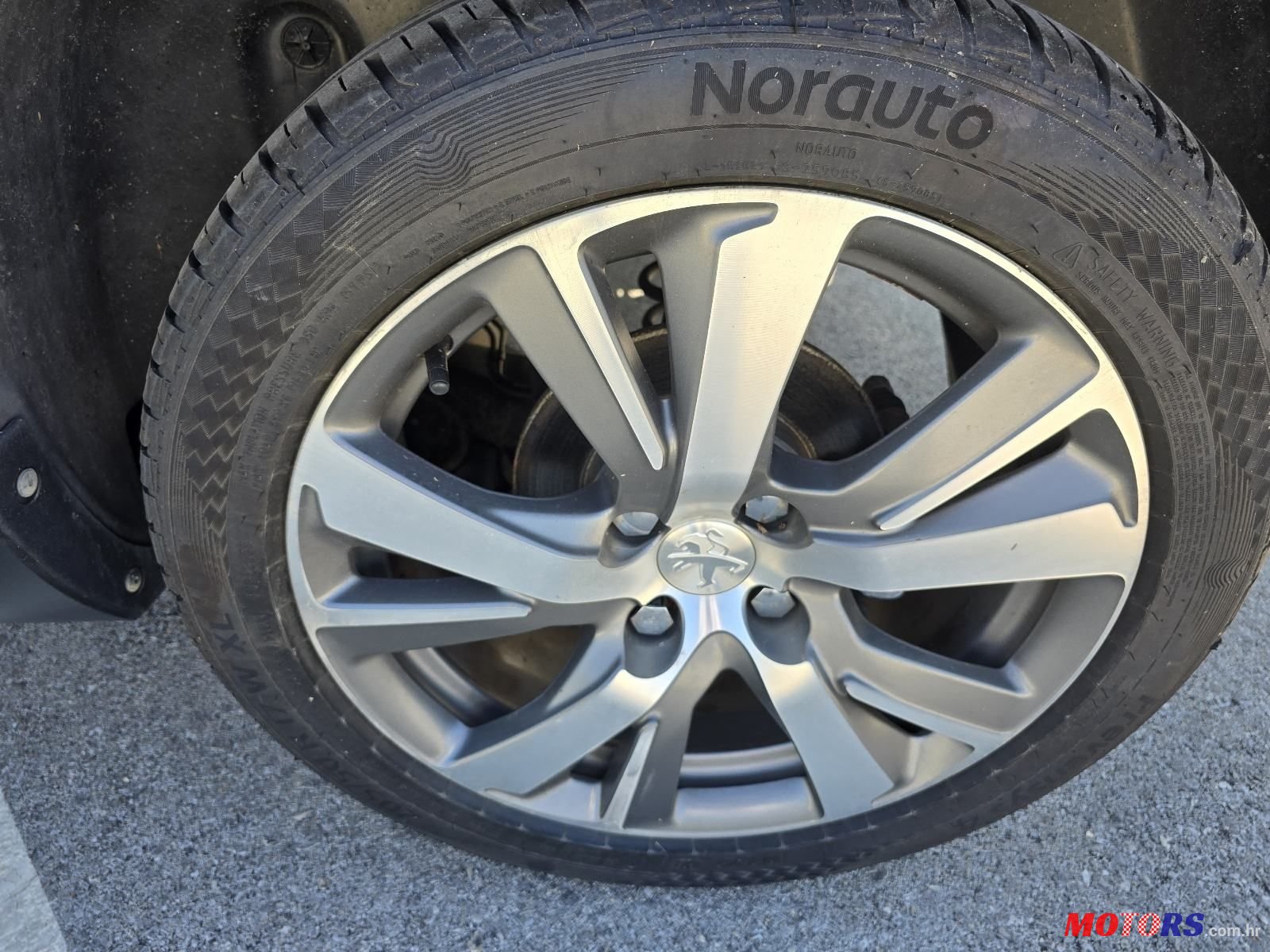 2014' Peugeot 2008 1,6 E-Hdi photo #6