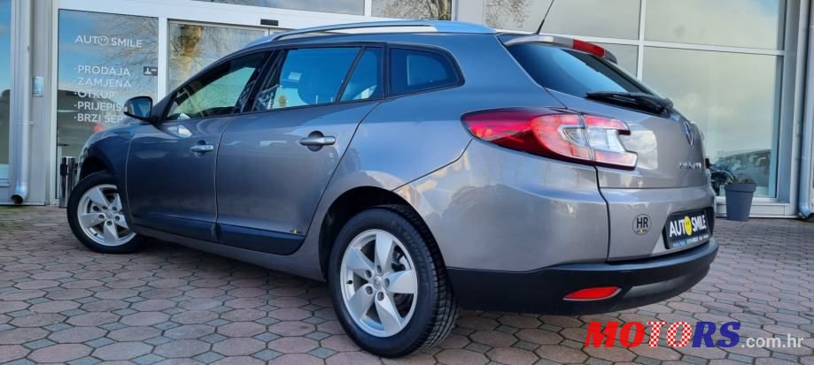 2010' Renault Megane Grandtour photo #6