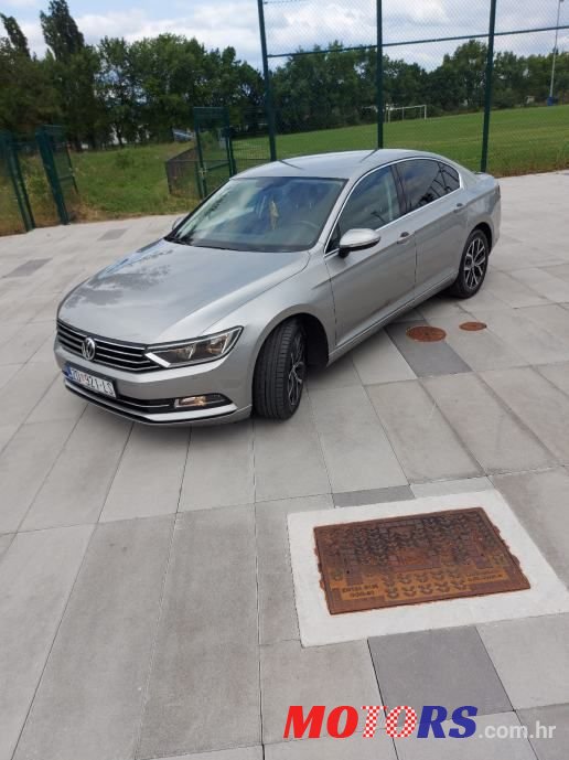 2015' Volkswagen Passat photo #2